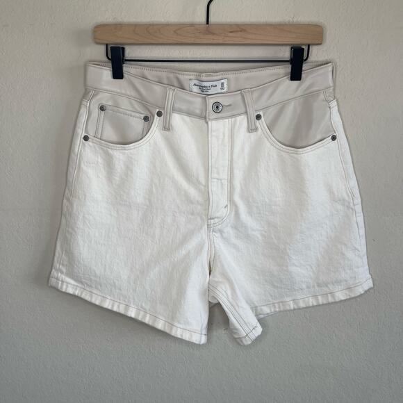 NEW Abercrombie The Dad Short High Rise Cream Faux Leather Waist - Size 30/10 - Picture 6 of 9